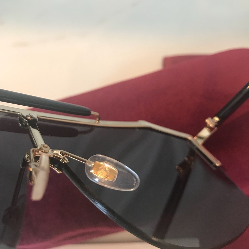 Gucci black shield sunglasses π₯π₯π₯π₯ - Picture 5 of 8